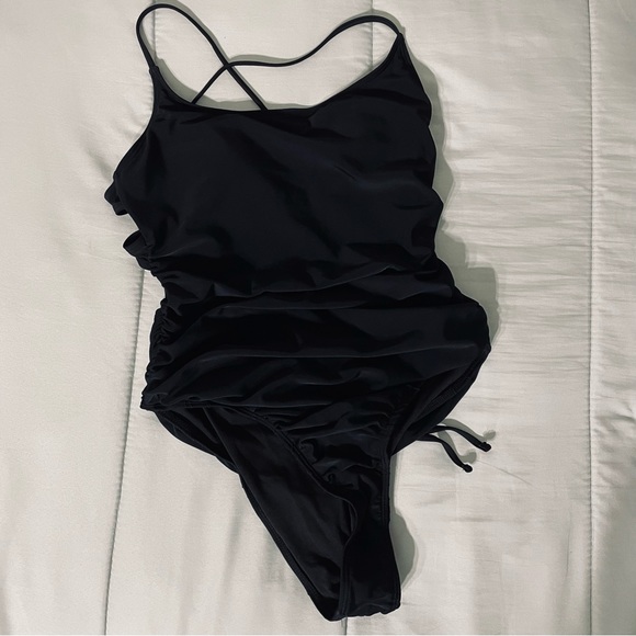 Criss-Cross back One piece Swimsuit - Picture 3 of 6